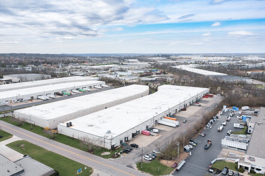226-236 Circle Freeway Dr, West Chester, OH à louer - Aérien - Image 2 de 4