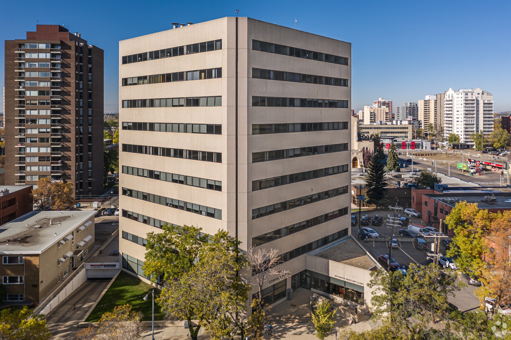 10050 112 St NW, Edmonton, AB à vendre Photo principale- Image 1 de 1