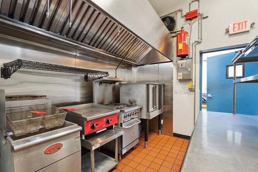 19 Race Ln, East Hampton, NY à louer - Photo intérieure - Image 2 de 18