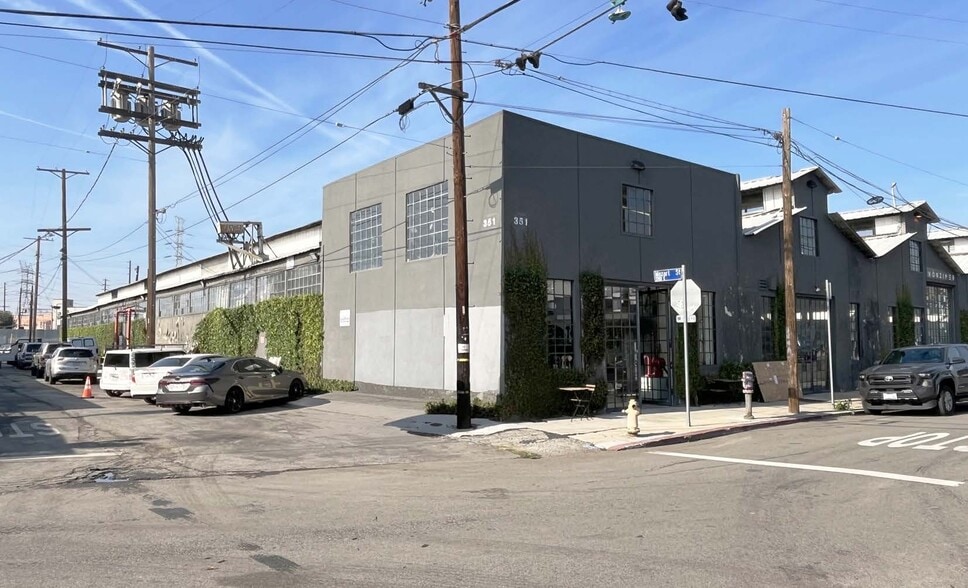 351 S Avenue 17, Los Angeles, CA à vendre - Photo du bâtiment - Image 2 de 6