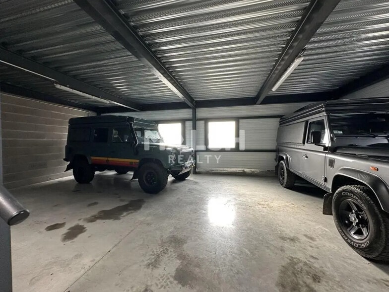 Flex in Genay for lease - Interior Photo - Image 2 of 7