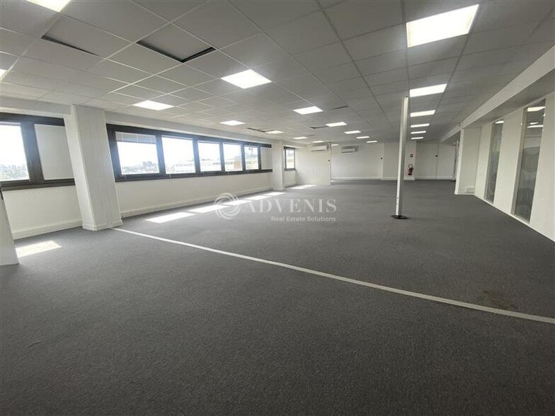 Office in Ivry-sur-Seine for lease - Building Photo - Image 1 of 12