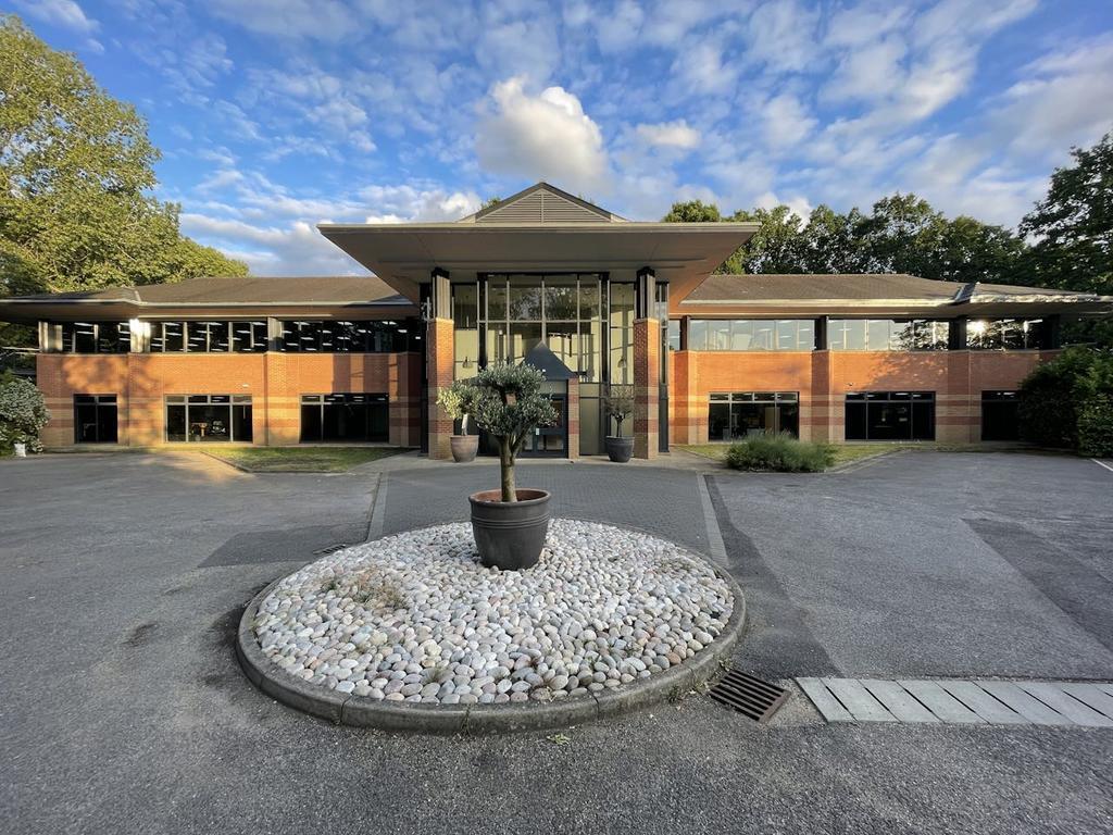 Milton Rd, Uxbridge à louer Photo du bâtiment- Image 1 de 15