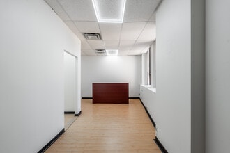 410 Rue Saint-Nicolas, Montréal, QC for lease Interior Photo- Image 1 of 10