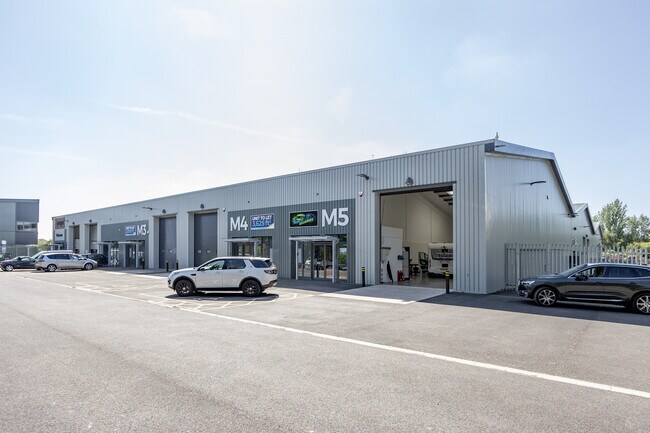 Plus de détails pour Crown Close, Taunton - Industriel à louer