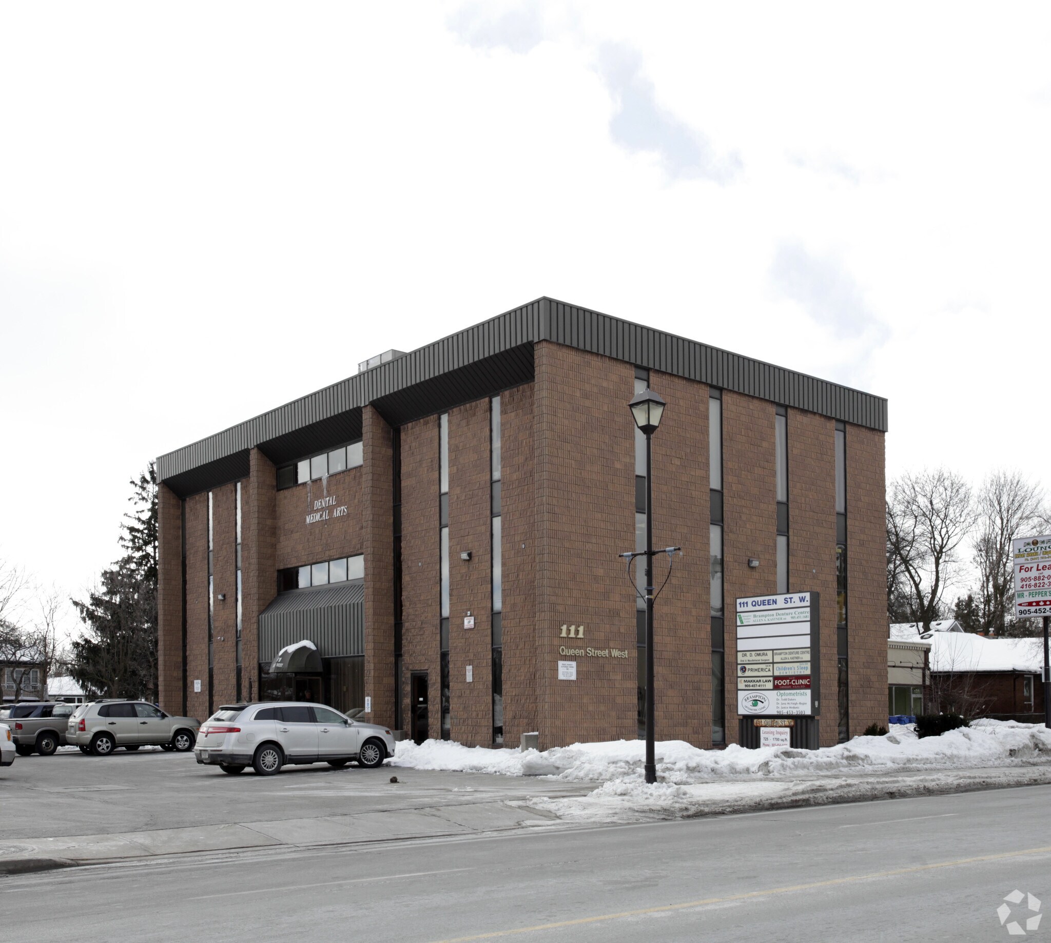 111 Queen St W, Brampton, ON à vendre Photo principale- Image 1 de 1