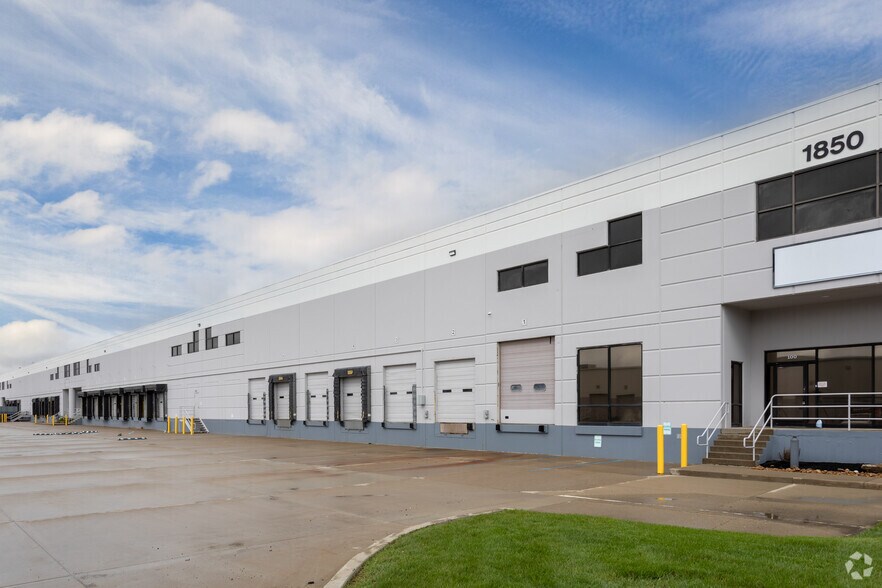 1850 Airport Exchange Blvd, Erlanger, KY à louer - Photo du bâtiment - Image 2 de 5