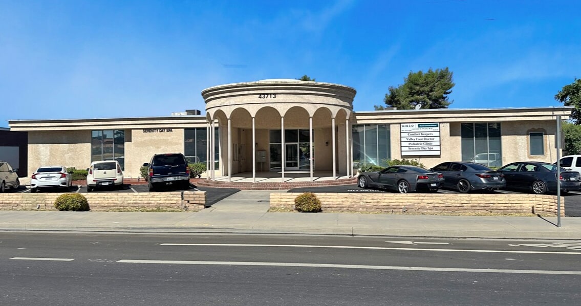 43713 20th St W, Lancaster, CA à louer Photo du bâtiment- Image 1 de 3