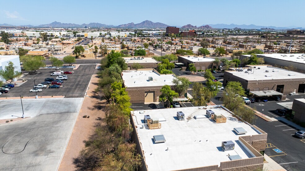 4511 E Broadway Rd, Phoenix, AZ à vendre - Photo du bâtiment - Image 2 de 8