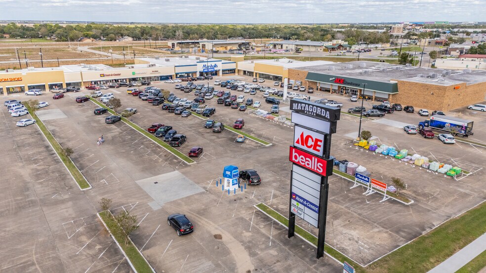 4000 7th St, Bay City, TX à louer - Aérien - Image 2 de 18
