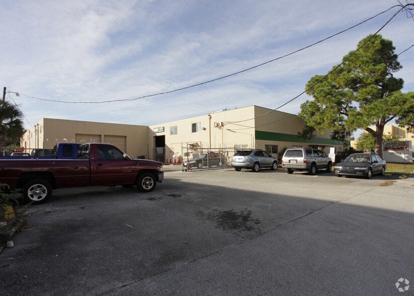 540 W 83rd St, Hialeah, FL à louer - Photo du bâtiment - Image 3 de 3