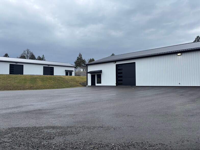 8,18 Juneau Ln, Morgantown, WV à louer - Photo du bâtiment - Image 2 de 16