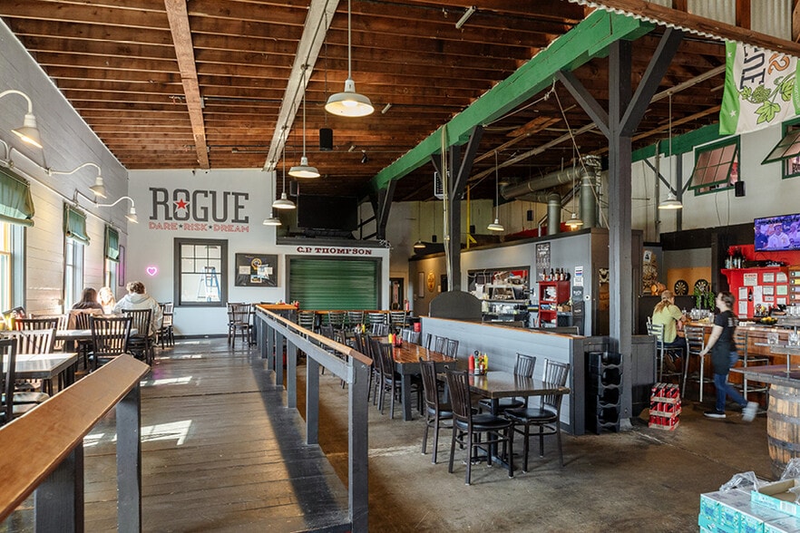 100 39th St, Astoria, OR for sale - Interior Photo - Image 2 of 7