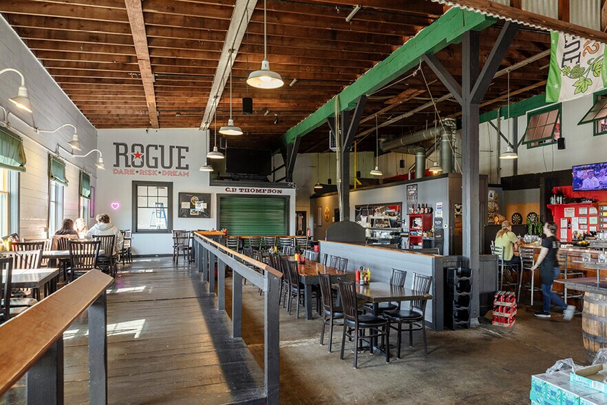 Pier 39 & Land portefeuille de 2 propriétés à vendre sur LoopNet.ca - Photo intérieure - Image 2 de 7