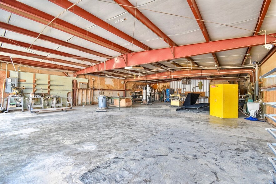 217 N Main St, Mount Pleasant, TN for lease - Interior Photo - Image 2 of 14