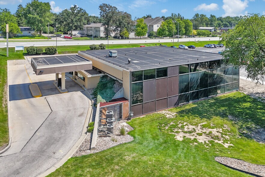 3910 Lincoln Way, Ames, IA à vendre - Photo du bâtiment - Image 3 de 6