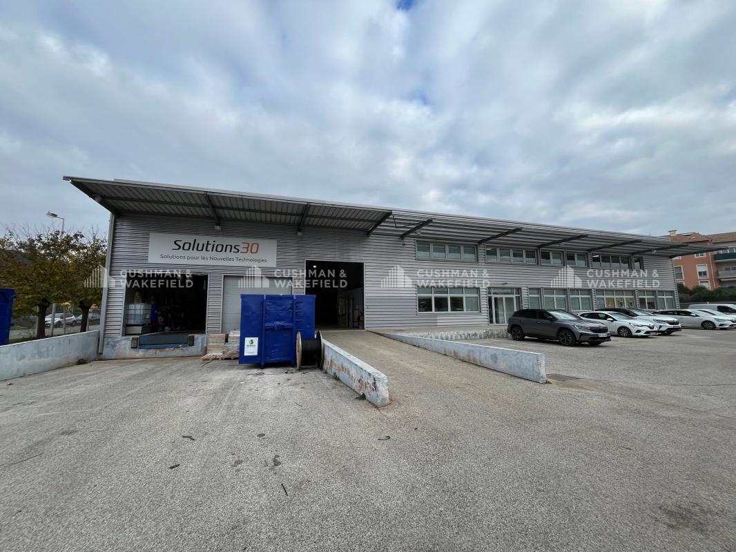 Flex in Le Luc for lease Building Photo- Image 1 of 10