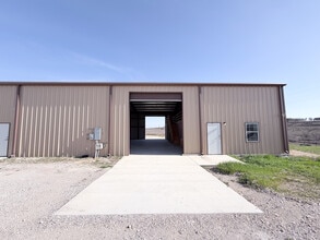 7977 Old Bastrop Rd, New Braunfels, TX for lease Interior Photo- Image 2 of 7