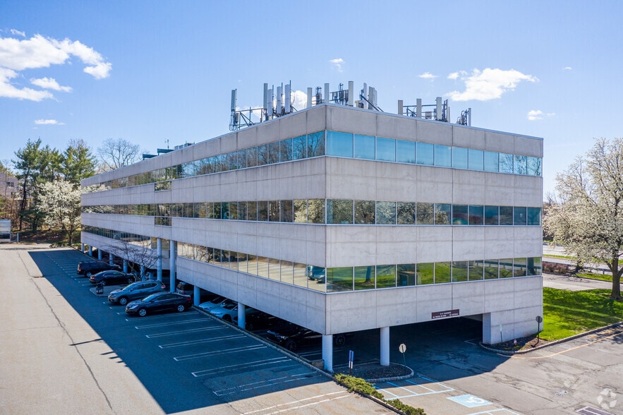 12 N State Rt 17, Paramus, NJ à louer - Photo du bâtiment - Image 3 de 8