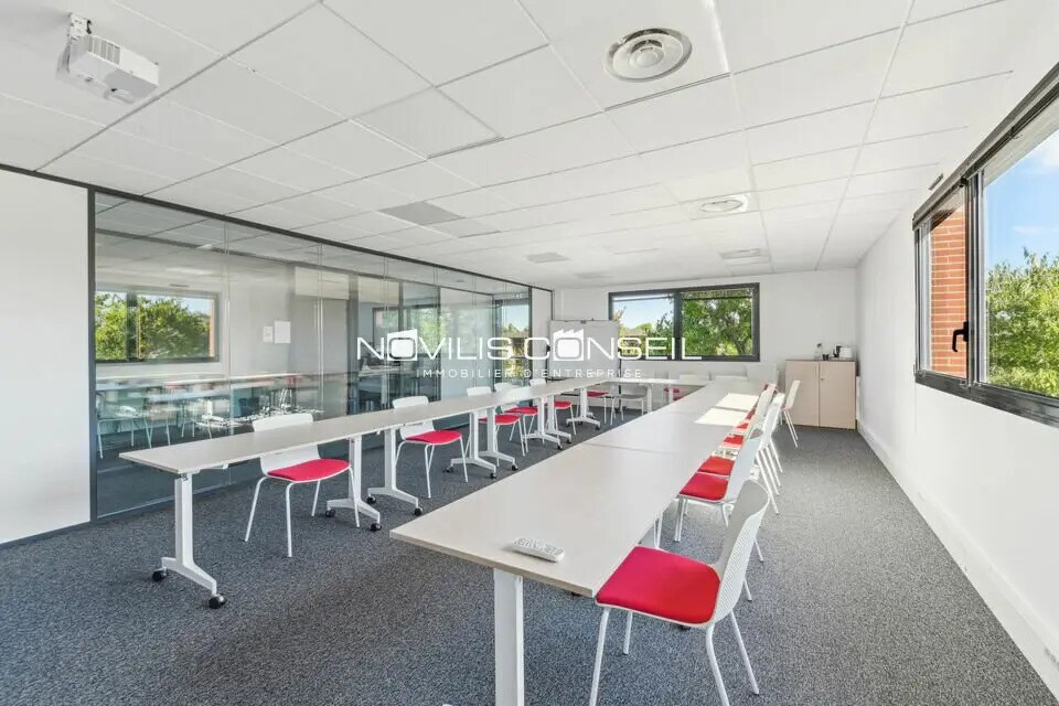 Office in Toulouse for lease Interior Photo- Image 1 of 9