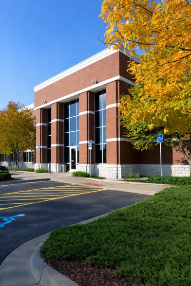 985 Gezon Pky SW, Grand Rapids, MI à louer - Photo du bâtiment - Image 1 de 5
