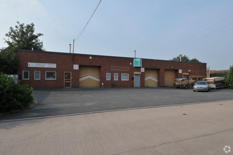 Fens Pool Ave, Brierley Hill à louer - Photo du bâtiment - Image 3 de 5