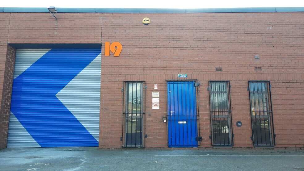 Spring Road Industrial Estate Lanesfield Drive, Wolverhampton à louer - Photo du bâtiment - Image 3 de 8