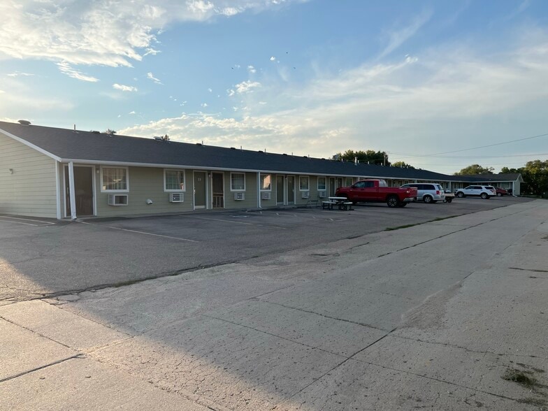1103 E B St, McCook, NE for sale - Building Photo - Image 2 of 21