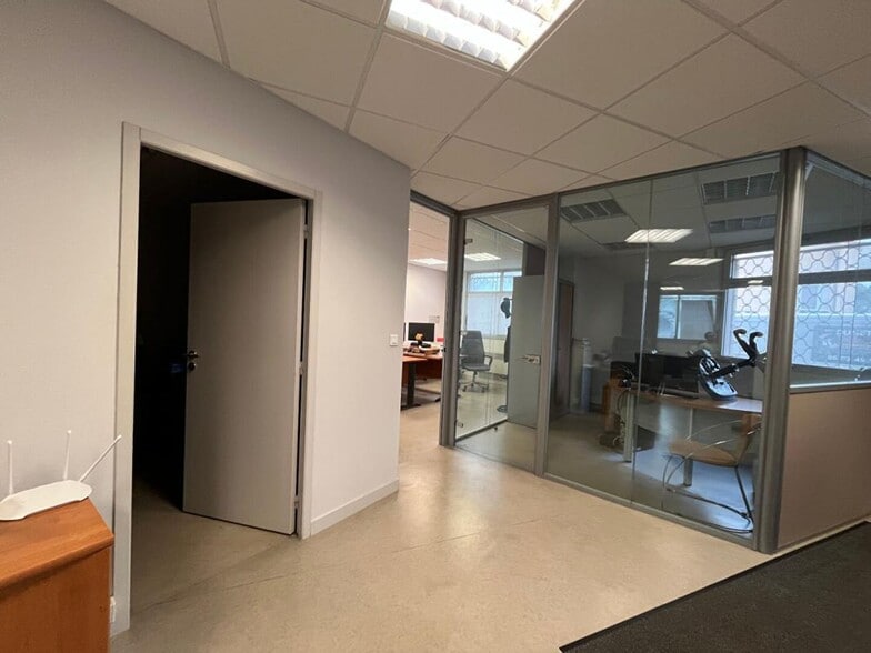 Office in Limoges for lease - Interior Photo - Image 1 of 7