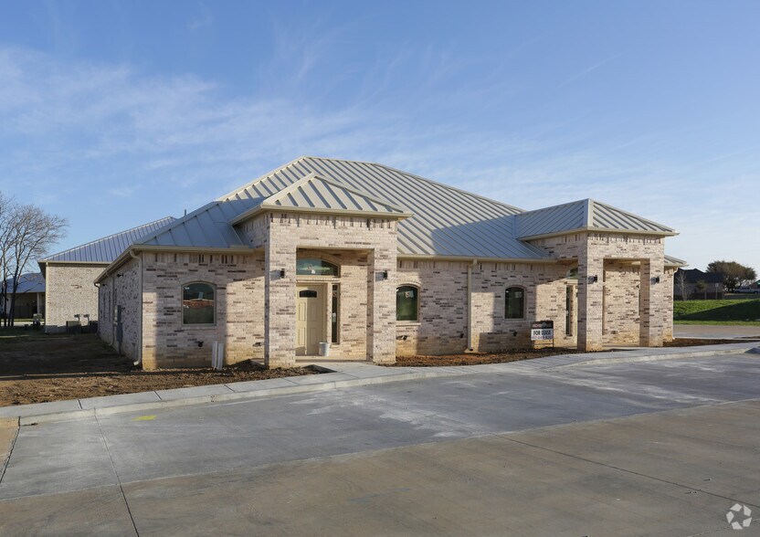 6144 Precinct Line Rd, Hurst, TX à vendre - Photo du bâtiment - Image 3 de 7