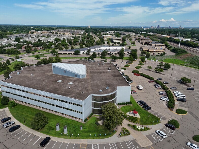 1450 Energy Park Dr, Saint Paul, MN à louer - Photo du bâtiment - Image 3 de 13