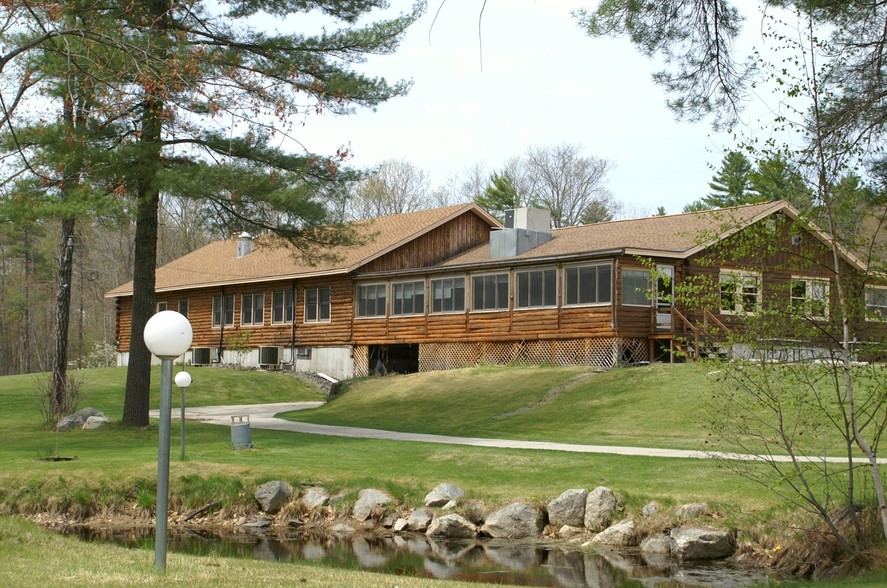 380 Pequawket Trl, Standish, ME à vendre - Photo du bâtiment - Image 1 de 1