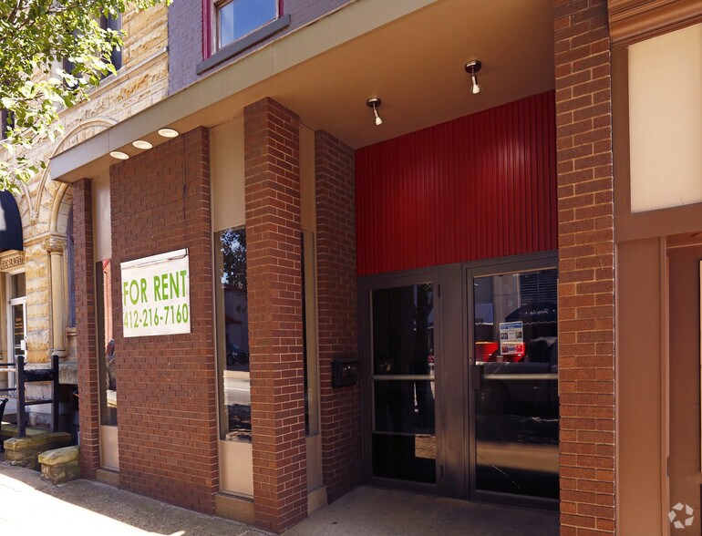 46 E Main St, Uniontown, PA à louer - Photo du bâtiment - Image 3 de 11