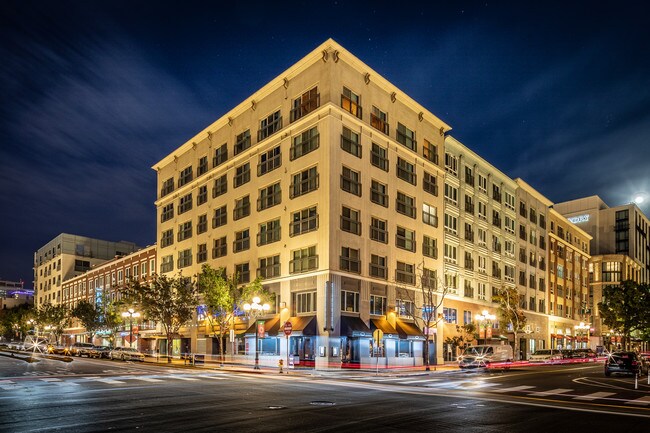 Plus de détails pour 460-480 5th Ave, San Diego, CA - Commerce de détail à louer