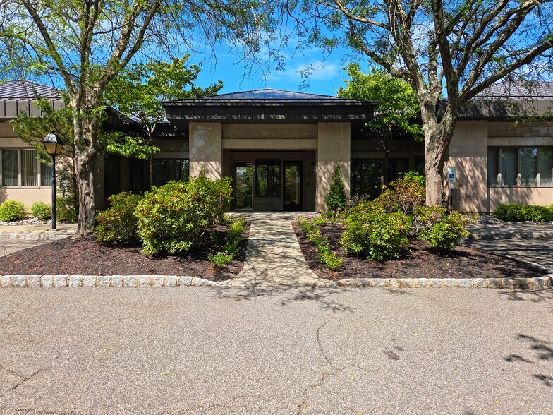90 Washington Valley Rd, Bedminster, NJ à louer - Photo du bâtiment - Image 3 de 3