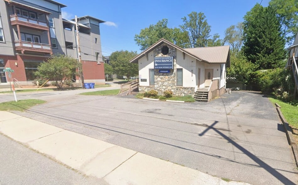 899 Haywood Rd, Asheville, NC à vendre - Photo du bâtiment - Image 2 de 7