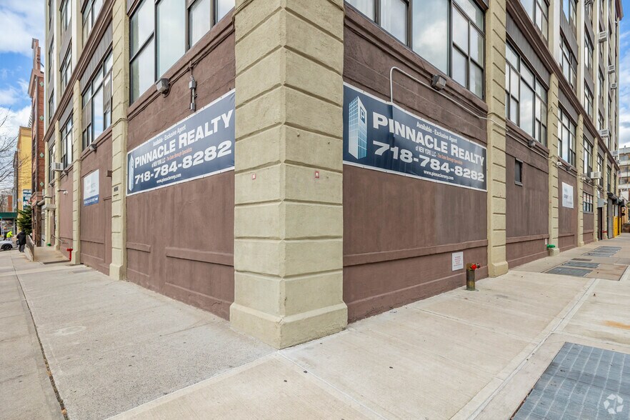 22-19 41st Ave, Long Island City, NY à louer - Photo du bâtiment - Image 2 de 7