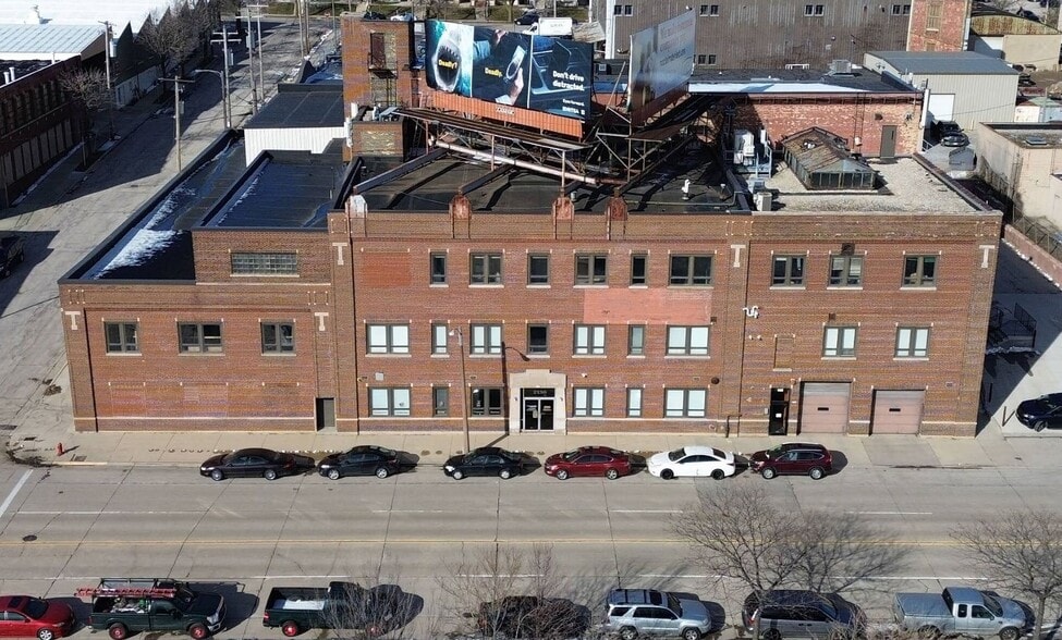 2120-2130 W Clybourn St, Milwaukee, WI for lease - Building Photo - Image 1 of 6