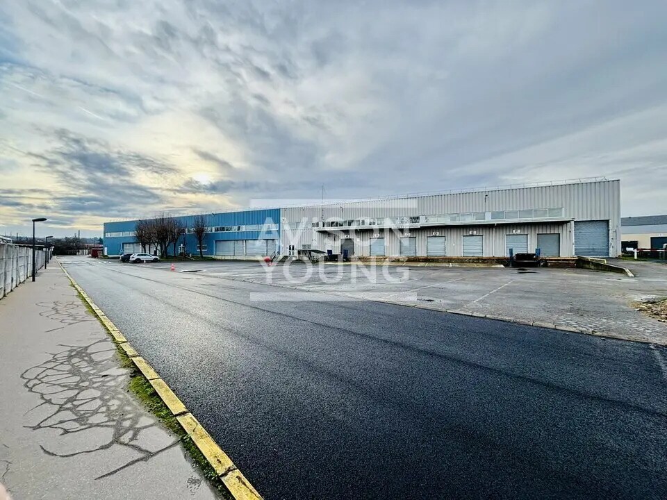 Flex in Sucy-en-Brie for lease Building Photo- Image 1 of 7