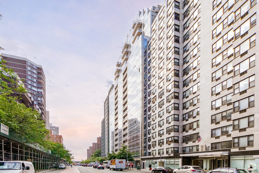 340 E 23rd St, New York, NY à vendre - Photo du bâtiment - Image 3 de 5