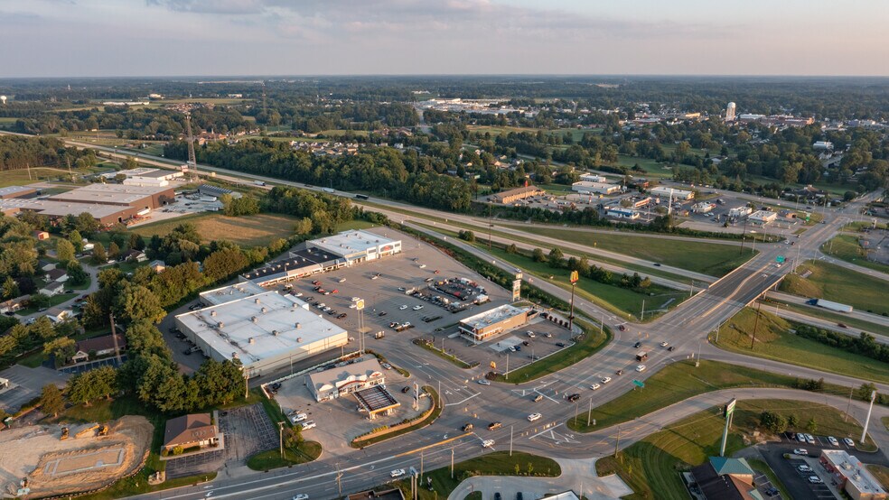 100 Cross County Plz, Batesville, IN à louer - Photo du bâtiment - Image 2 de 6