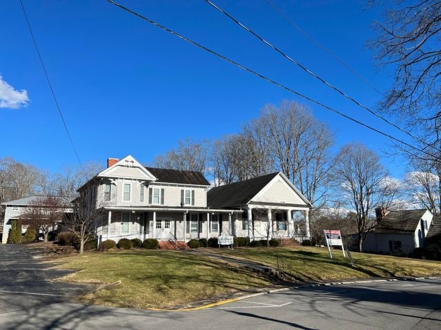304 Courtney Dr, Lewisburg, WV for sale - Building Photo - Image 2 of 25