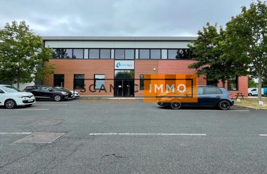 Office in Villeneuve-la-Garenne for lease - Building Photo - Image 3 of 7