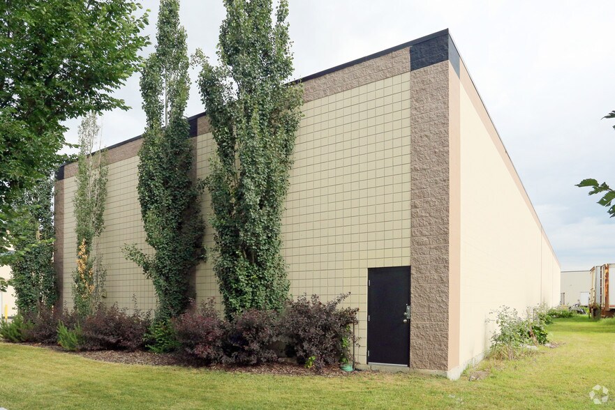 15530-15546 131 Av NW, Edmonton, AB à vendre - Photo du bâtiment - Image 2 de 2