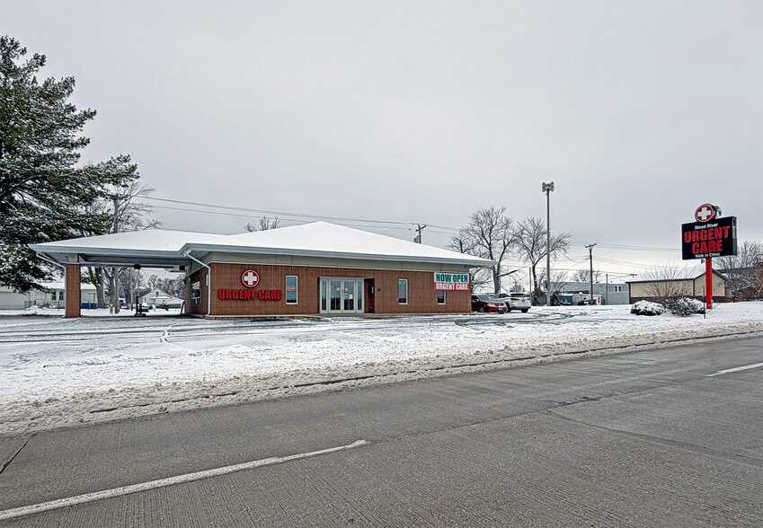 211 Madison Ave, Wood River, IL for sale - Building Photo - Image 1 of 17