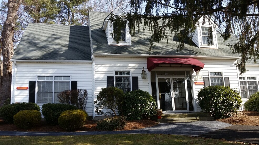 765 E Main St, Branford, CT for lease - Building Photo - Image 3 of 5