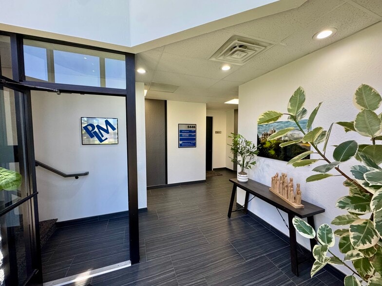5446 Thornwood Dr, San Jose, CA for lease - Lobby - Image 3 of 11