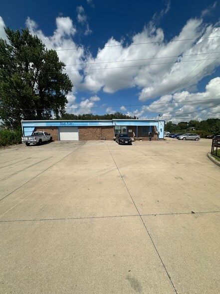 8100 E 40 Hwy, Kansas City, MO à vendre - Photo du bâtiment - Image 1 de 11