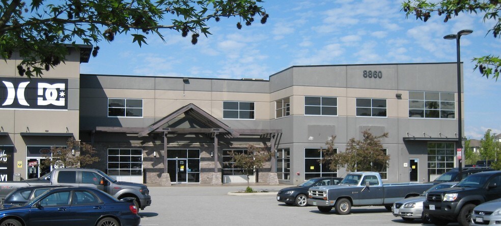 8860 201 St, Langley Twp, BC à vendre - Photo du bâtiment - Image 2 de 6