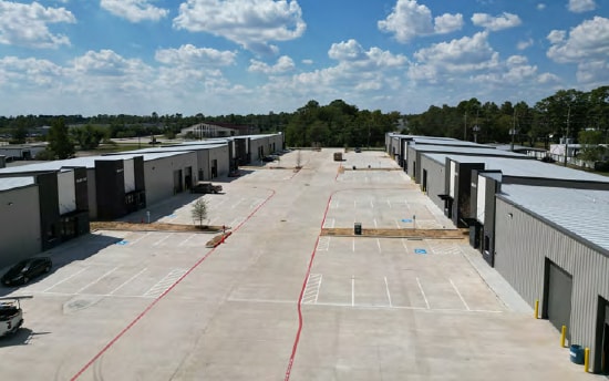 2323 S Houston Ave, Humble, TX à louer - Photo du bâtiment - Image 3 de 9